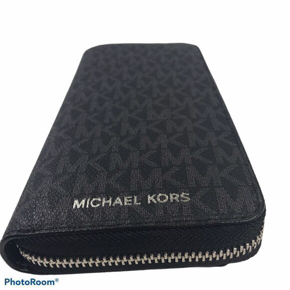 Michael Kors Cooper Tech Zip Around NWT - Picture 1 of 8